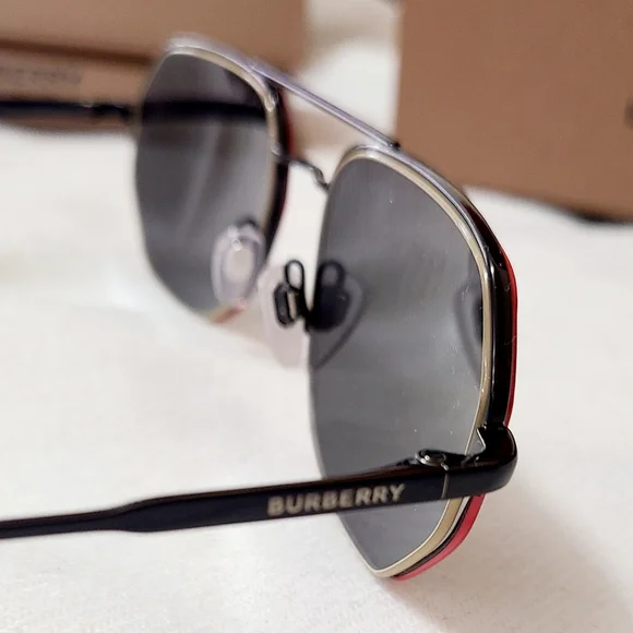 ☆☆GIFTED☆☆ Burberry aviator sunglasses with case. - Picture 5 of 13